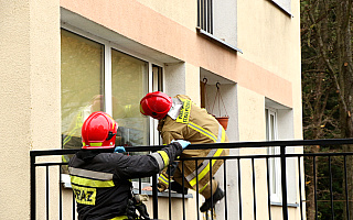 Groźna sytuacja w Iławie. Dziecko zatrzasnęło matkę na balkonie